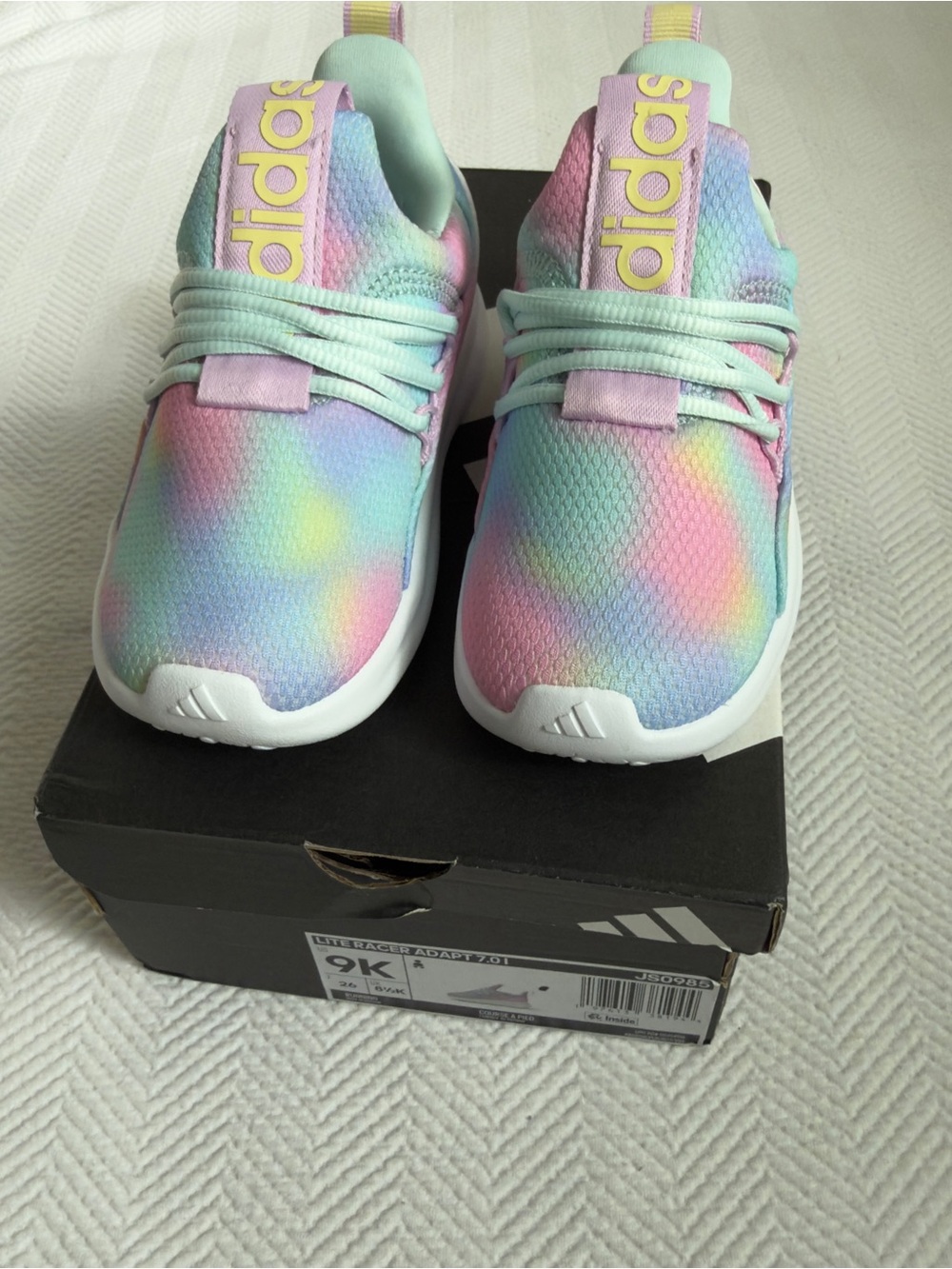 NWT Adidas Lite Racer Adapt 7.0 Girls Sneaker, Size 9